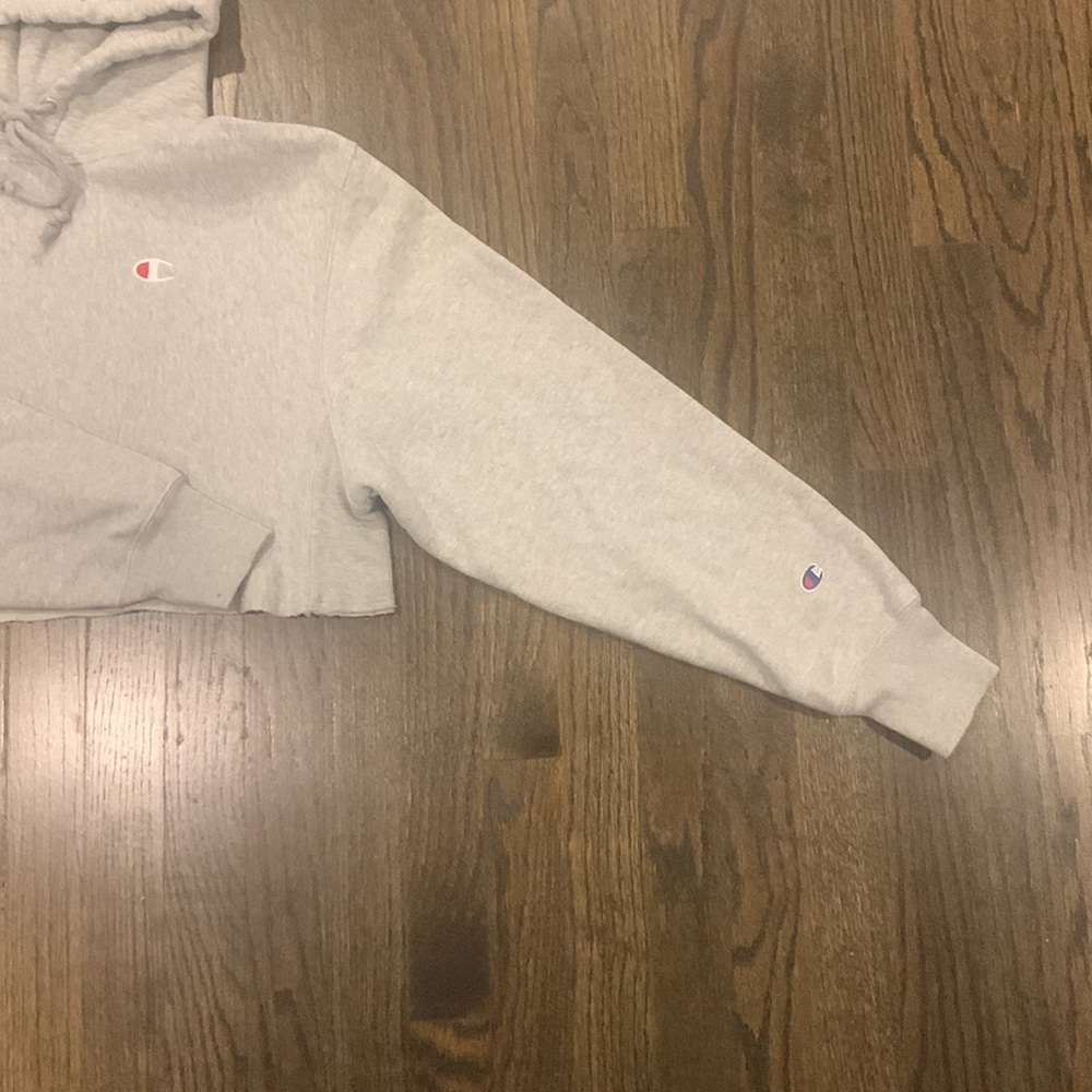 Women’s Reverse Weave Champion cropped cut-off Hoodie - Picture 2 of 4